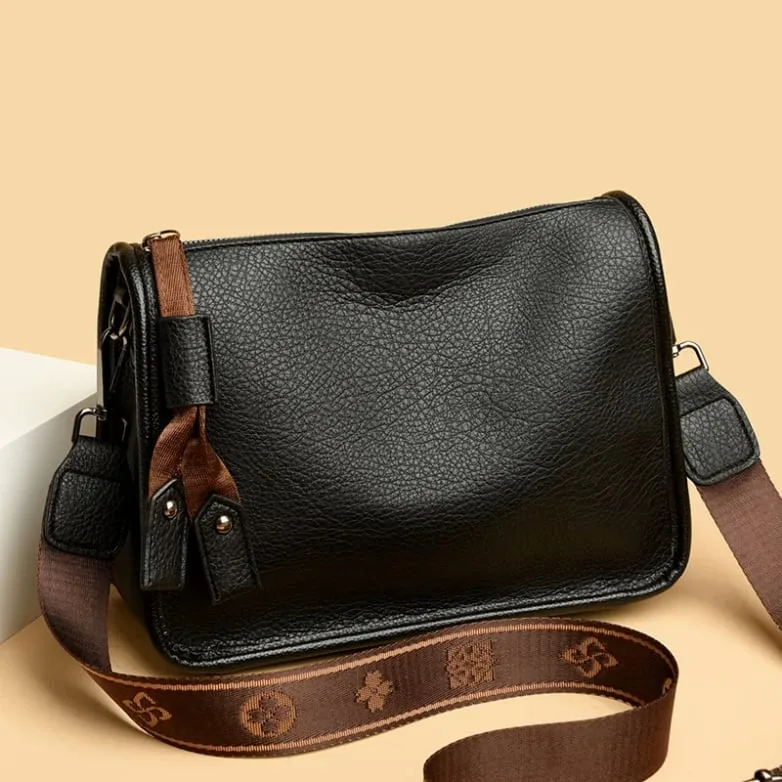 Bolso negro tipo funda elegante con bandolera