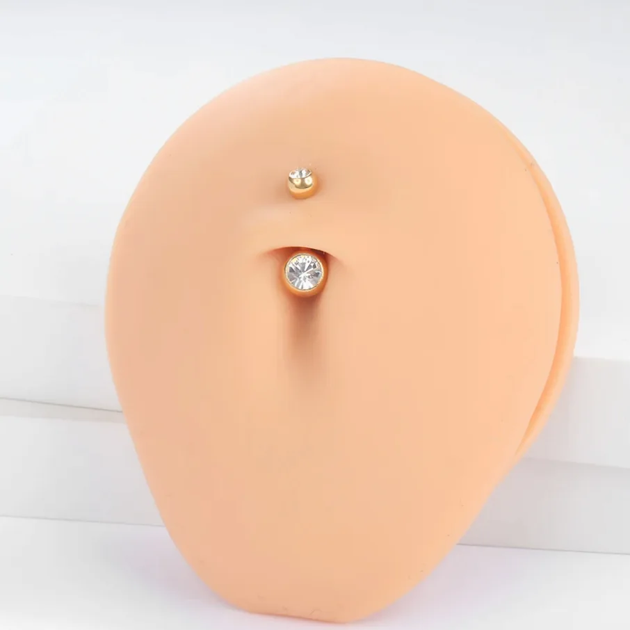 Detailansicht von Material und Verarbeitung — 1 Stück Titan G23 Bauchnabel-Piercing 14G in Gold – Bauchring mit