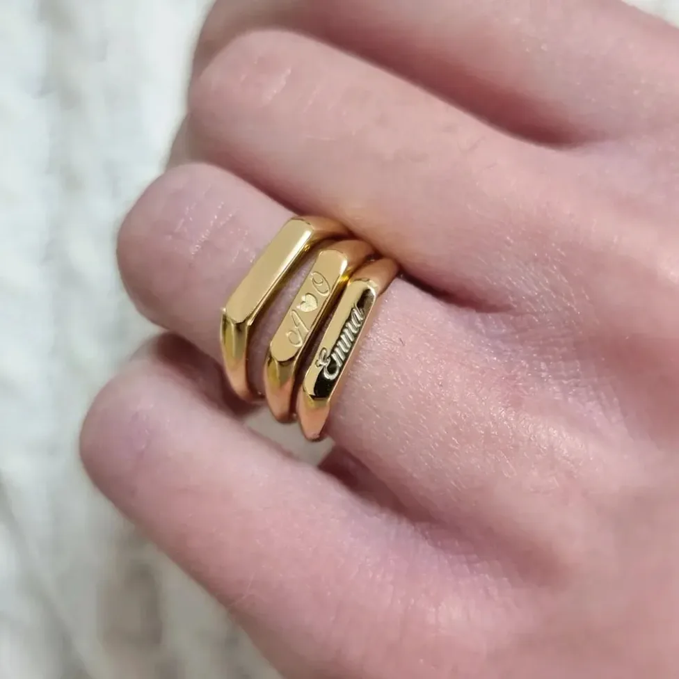 Bague acier inoxydable gravable au prénom ou monogramme — vue 4 — Gemzara
