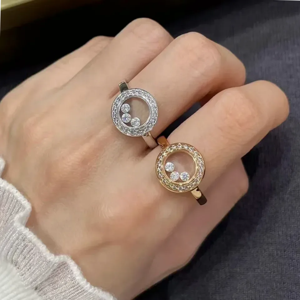 Anel ajustável círculo central cravejado strass