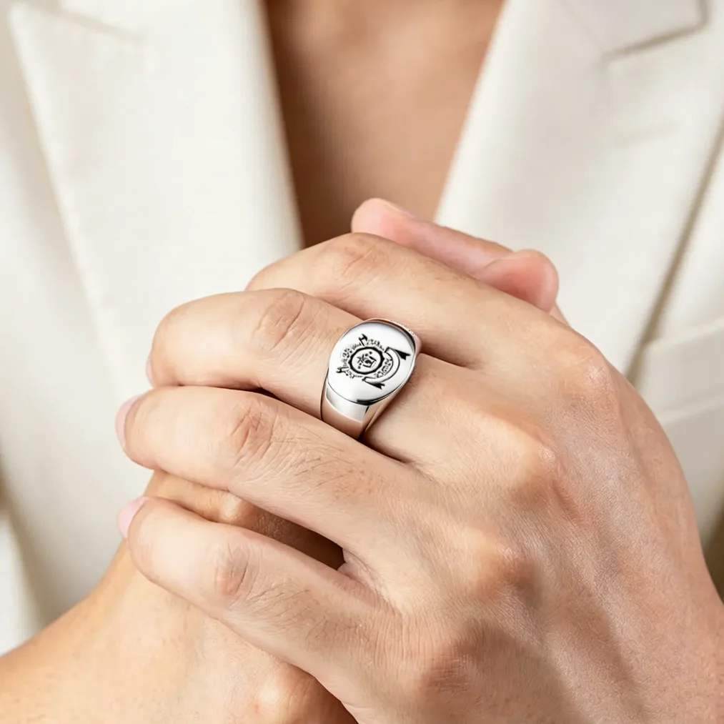 Bague chevalière en acier gravable au prénom ou logo — vue 3 — Gemzara