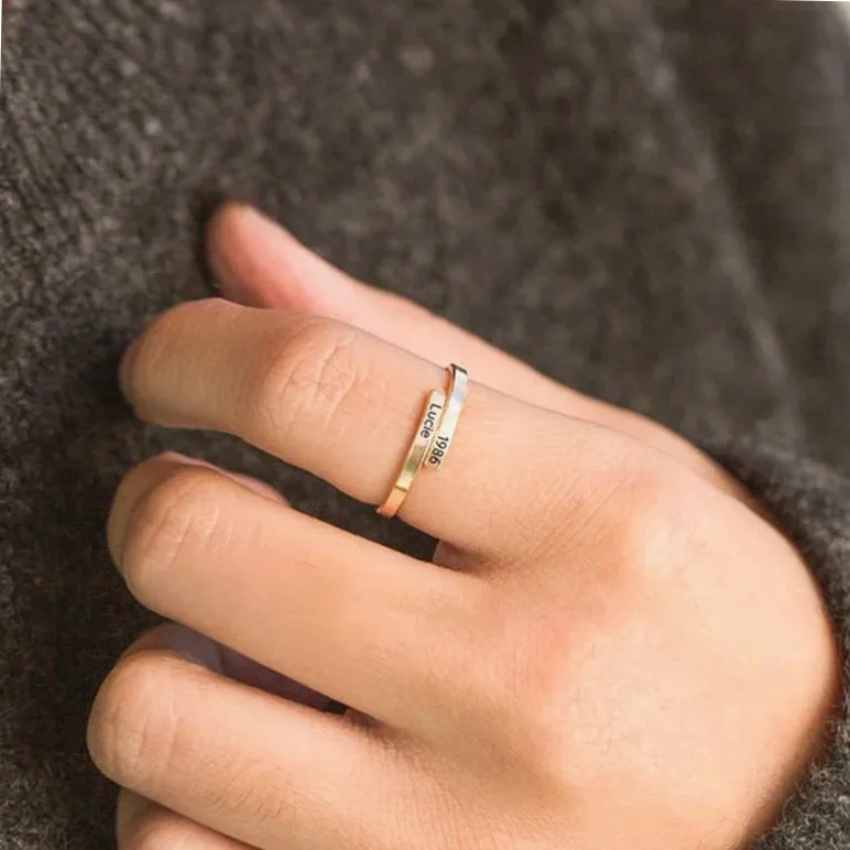 Bague en acier gravable prénom/date pour couple — vue 2 — Gemzara