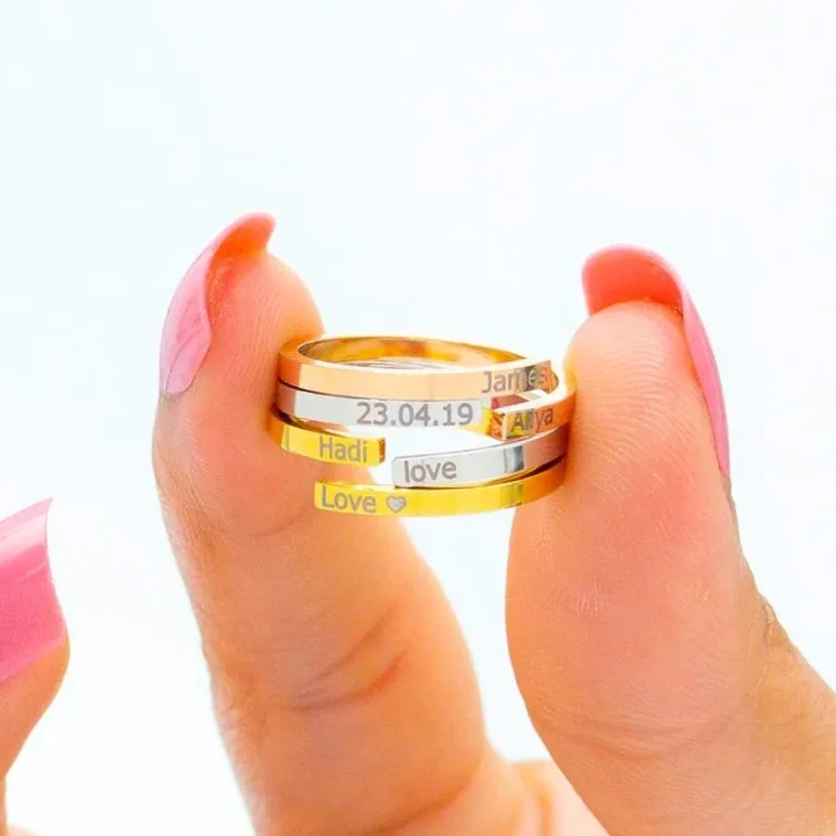 Bague en acier gravable prénom/date pour couple — vue 3 — Gemzara