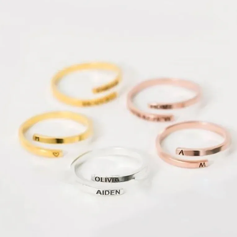 Bague en acier gravable prénom/date pour couple — vue 4 — Gemzara