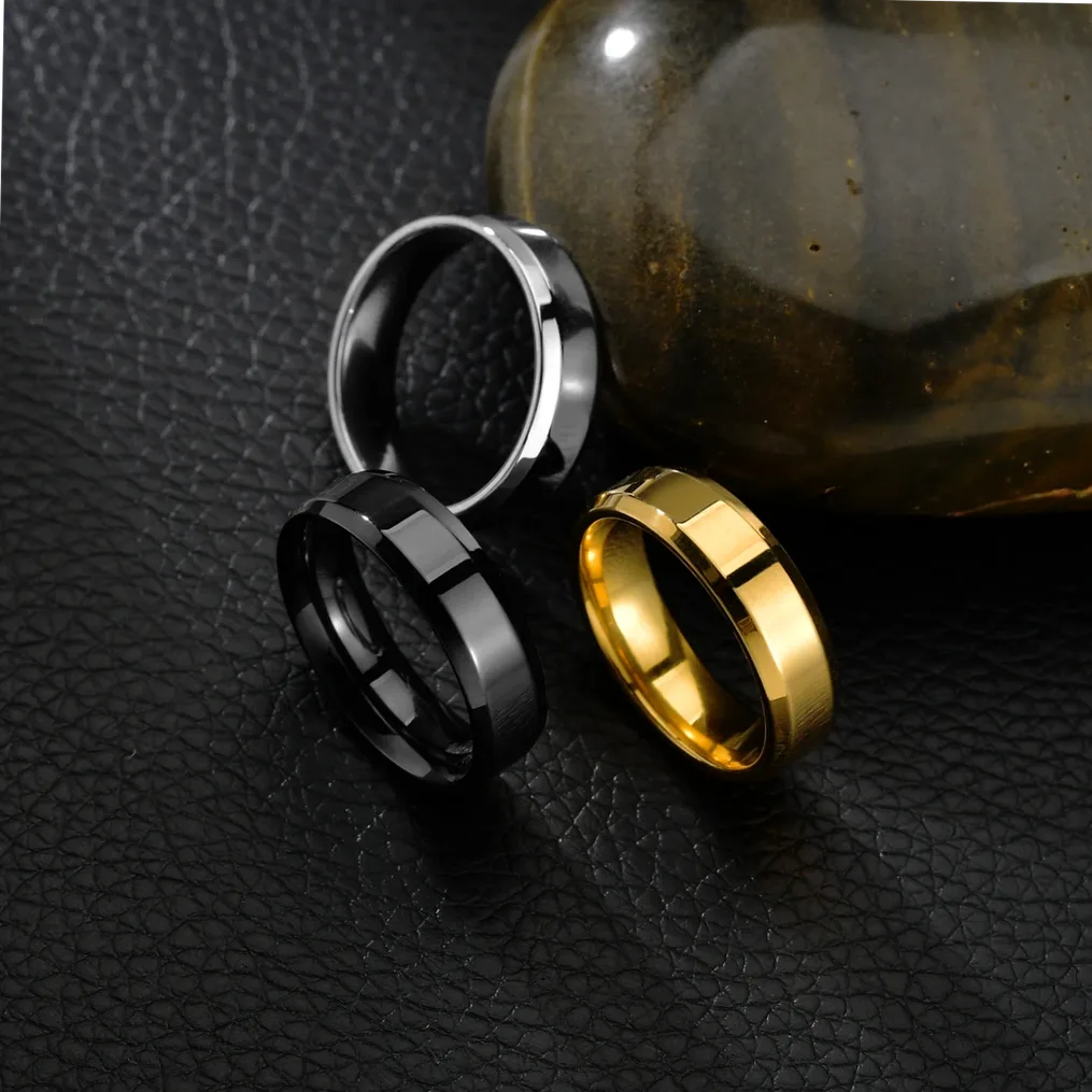 Bague en acier inoxydable 6mm gravable au prénom - Couple — vue 5 — Gemzara
