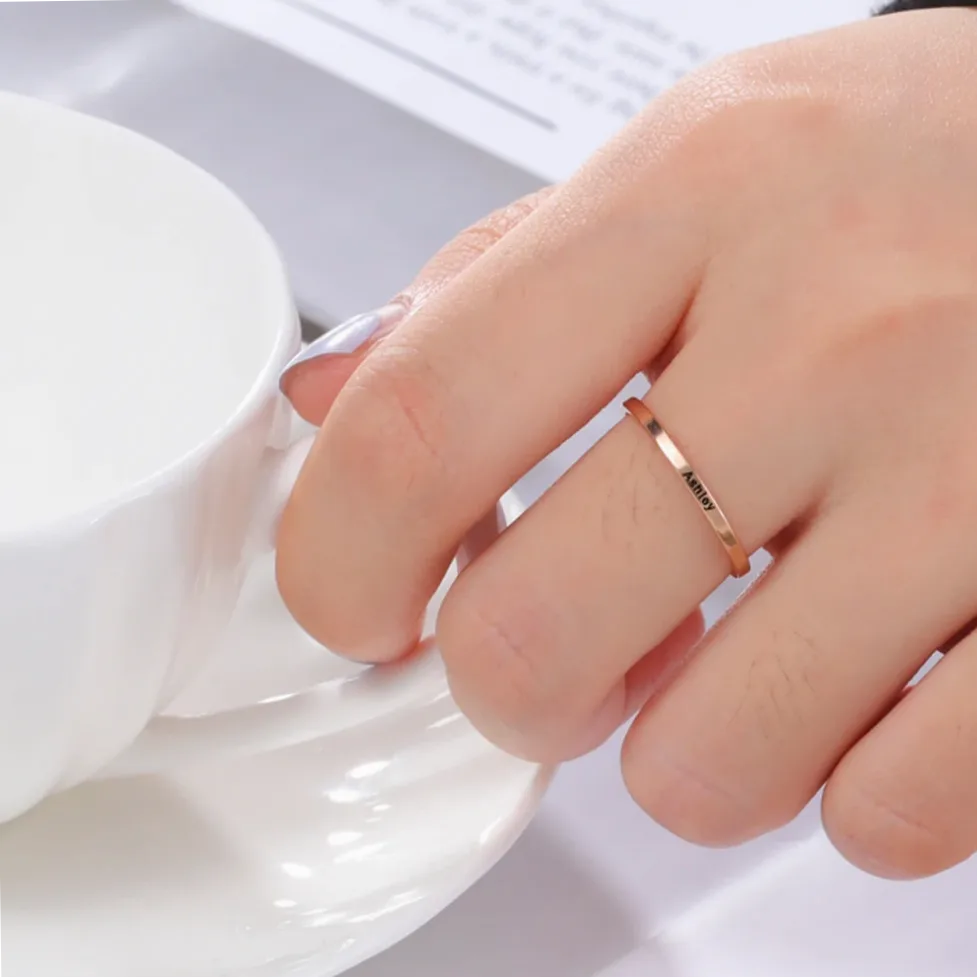 Bague en acier inoxydable personnalisable – prénom gravé — vue 2 — Gemzara