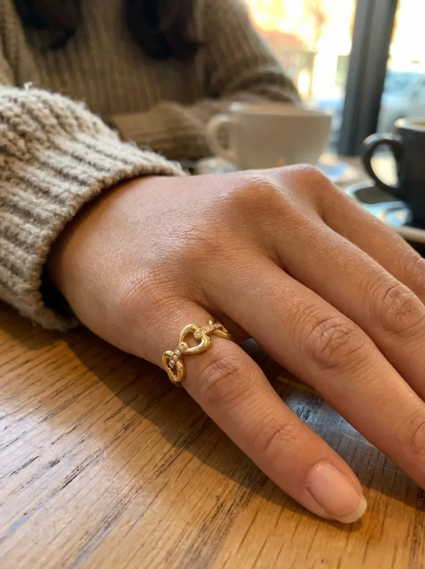 Anillo fino ajustable corazones entrelazados romántico — Gemzara