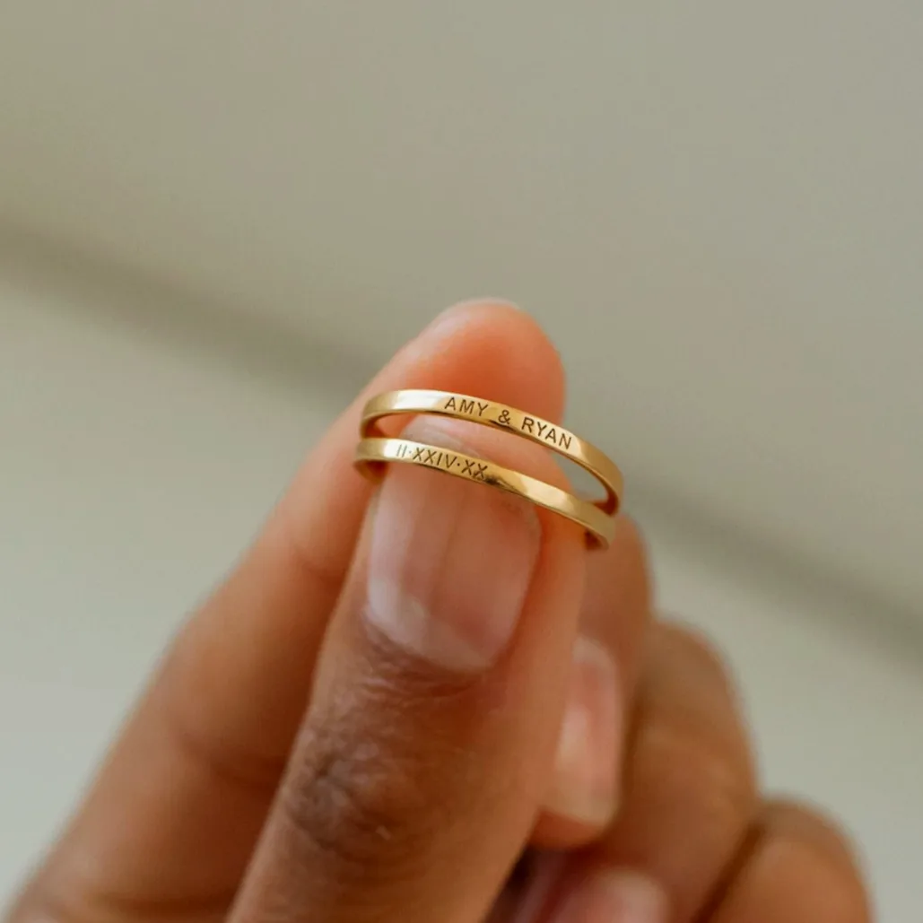Bague fine or personnalisable – gravure prénom — vue 5 — Gemzara