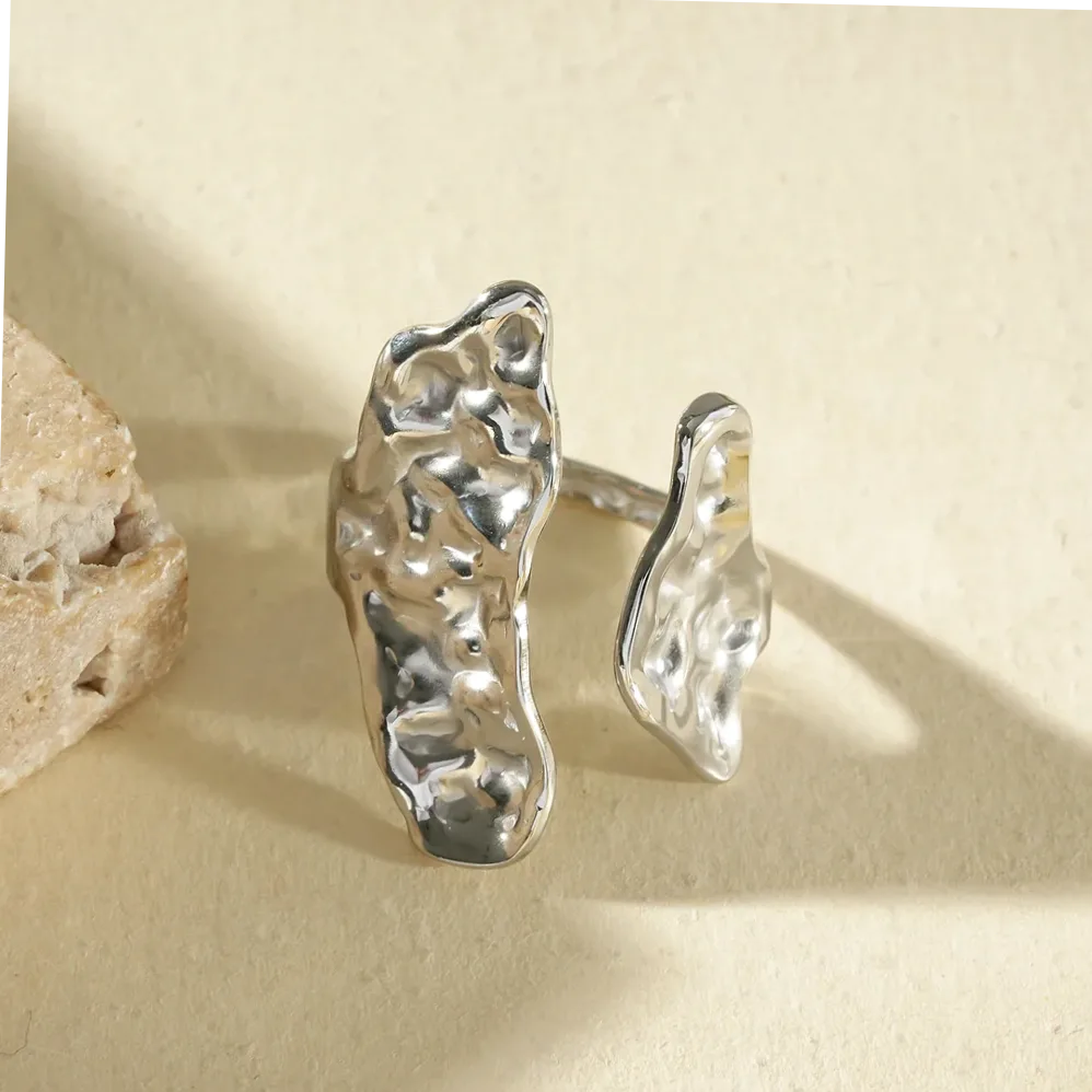 Anillo abierto placas efecto piedra pulida — vista de escala y dimensiones