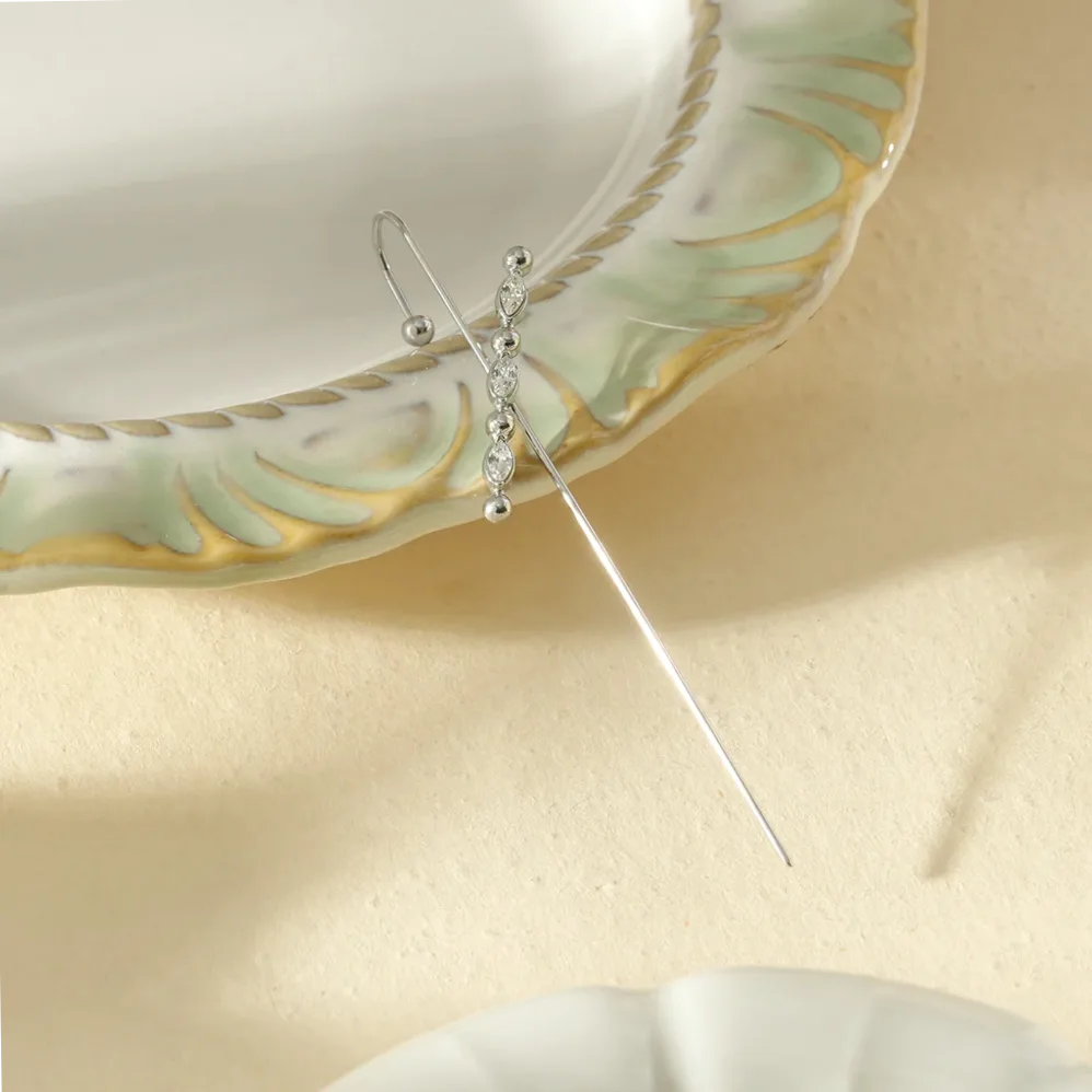 Bijou d’oreille traversant strass marquise — vue d’échelle et dimensions