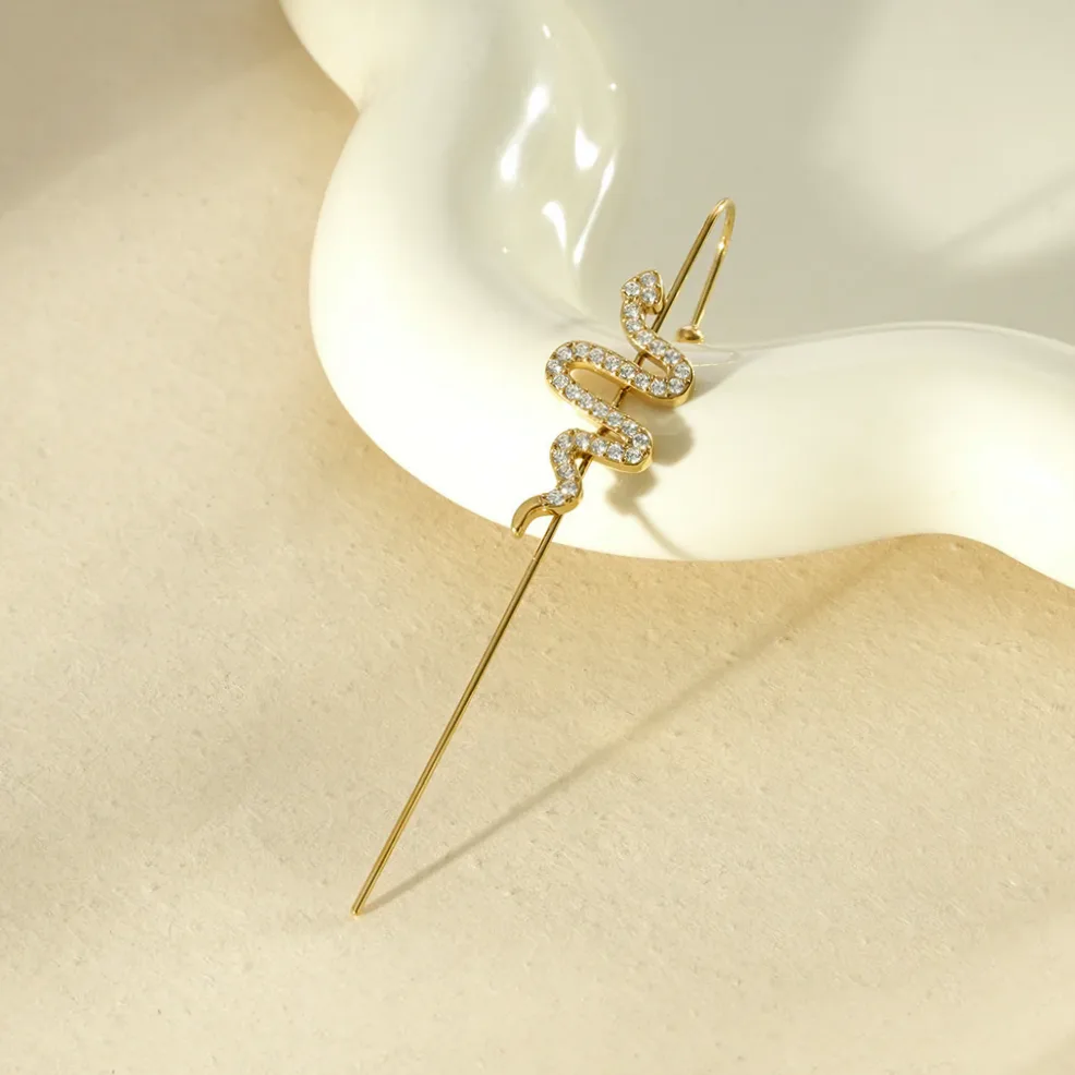 Bijou d'oreille à motif serpent en strass — vue d’échelle et dimensions