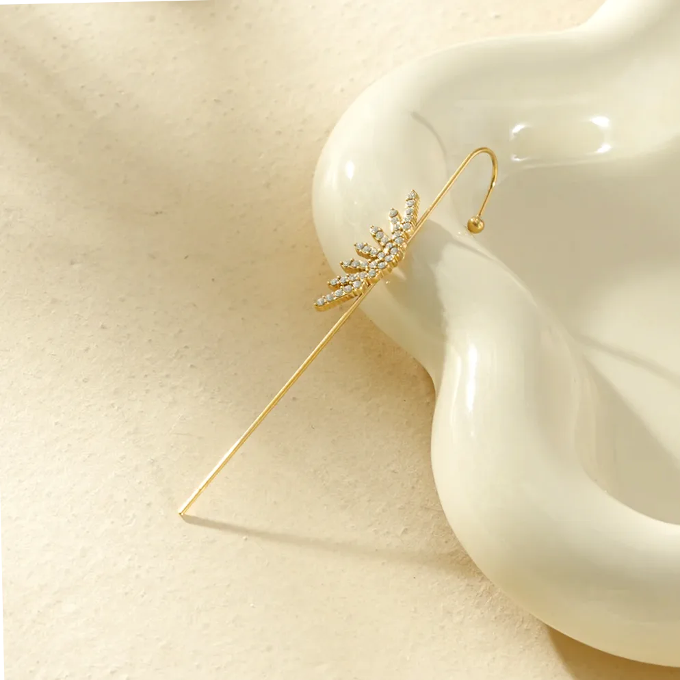 Piercing orelha leque cravejado de strass — vista de escala e dimensões