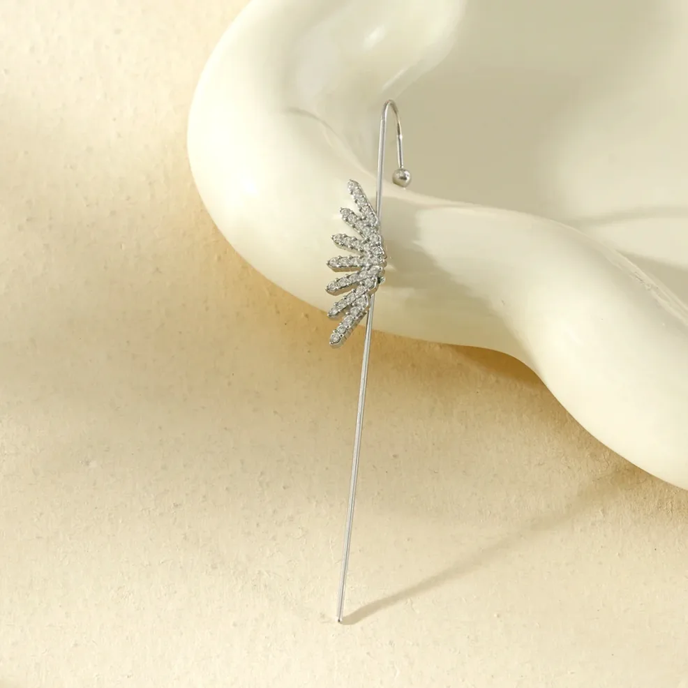 Piercing orelha leque cravejado de strass — apresentação e embalagem de presente
