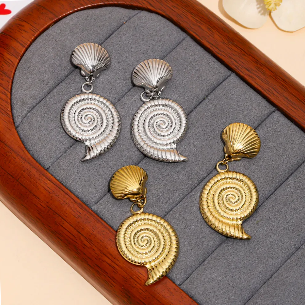 Brincos concha espiral estilo oceano dourado — apresentação e embalagem de presente