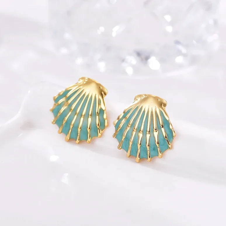 Pearlescent Collection – Shine and Refinement