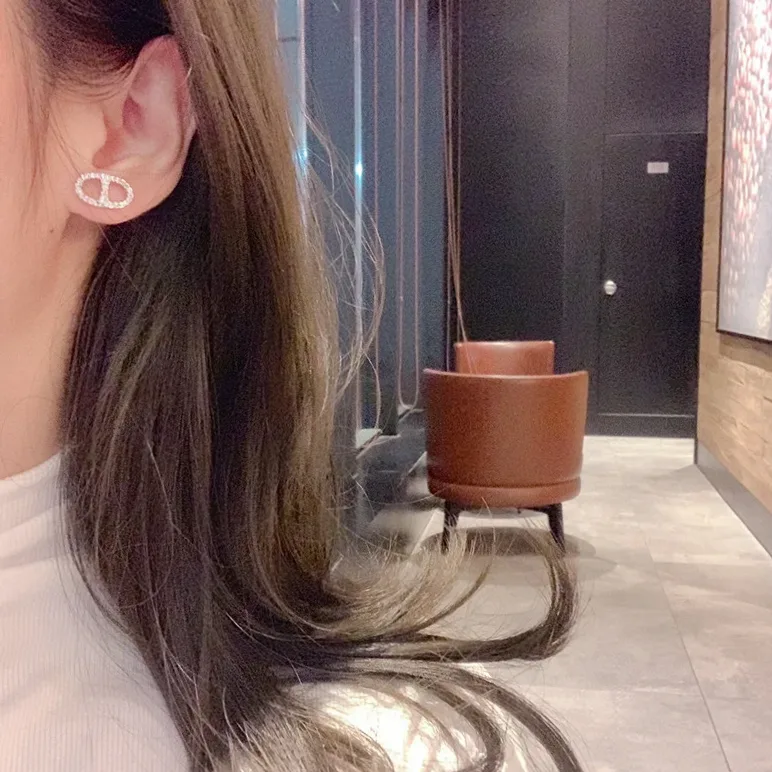 Oval stud earrings rhinestone gold sparkle
