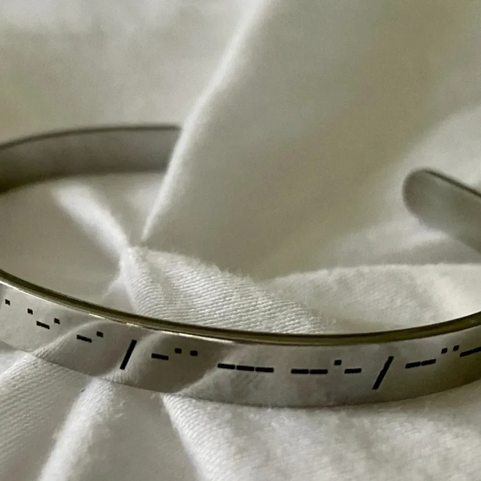 Bracelet acier gravé Morse personnalisable — vue 4 — Gemzara