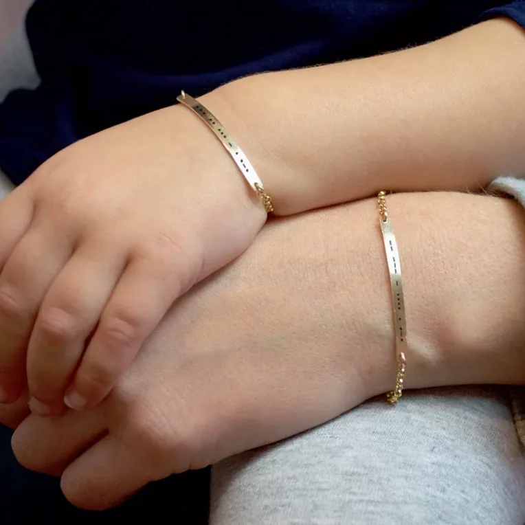 Bracelet acier inox gravable en code Morse — vue 3 — Gemzara