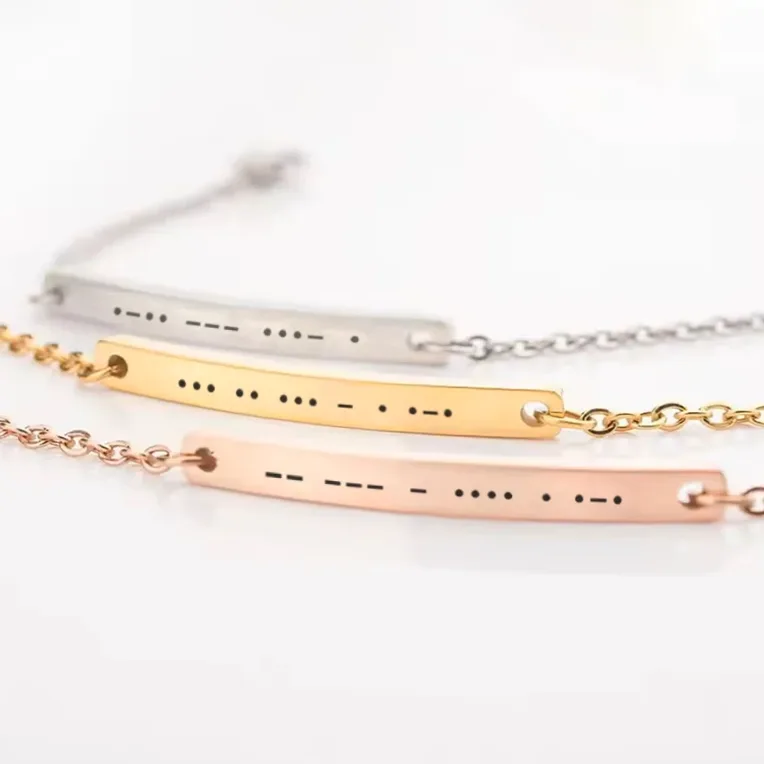 Bracelet acier inox gravable en code Morse — vue 4 — Gemzara