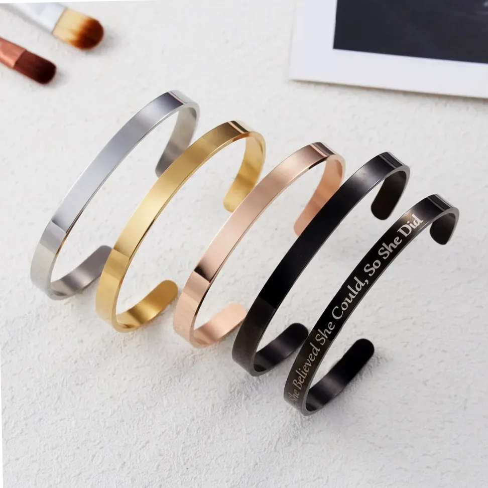 Bracelet acier inoxydable gravable au prénom — vue 2 — Gemzara