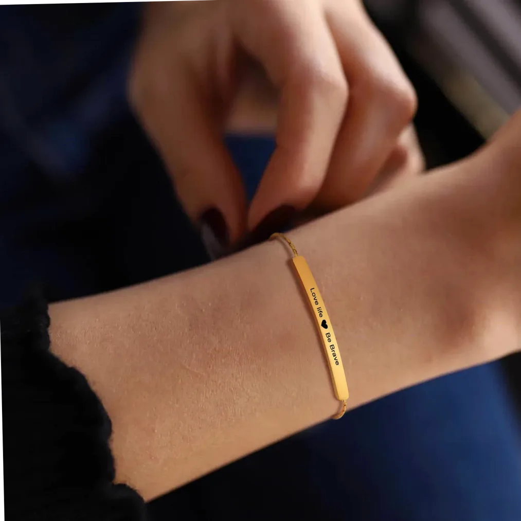 Bracelet acier inoxydable gravable au prénom ou coordonnées — vue 3 — Gemzara