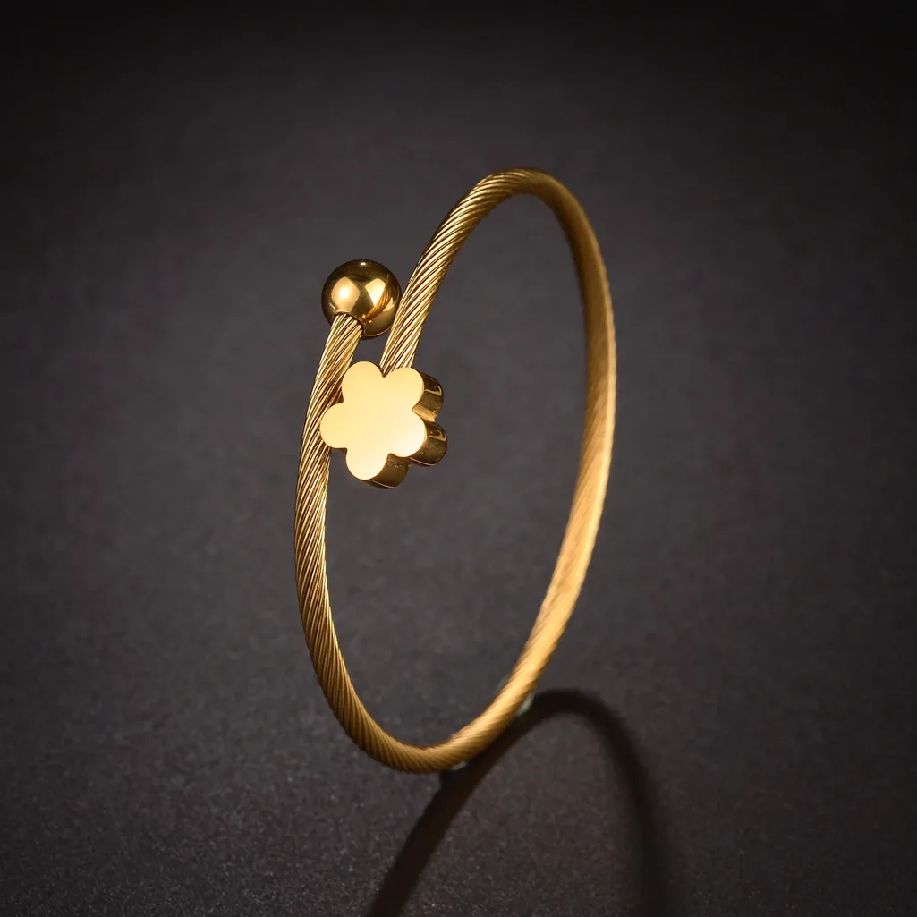 Bracelet acier inoxydable gravable prénom cœur — vue 5 — Gemzara