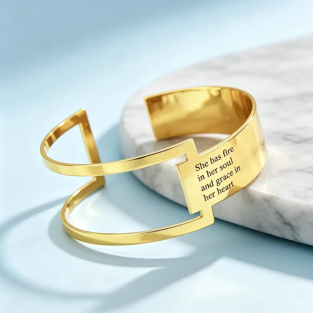 Bracelet acier inoxydable personnalisable gravure prénom — vue 3 — Gemzara