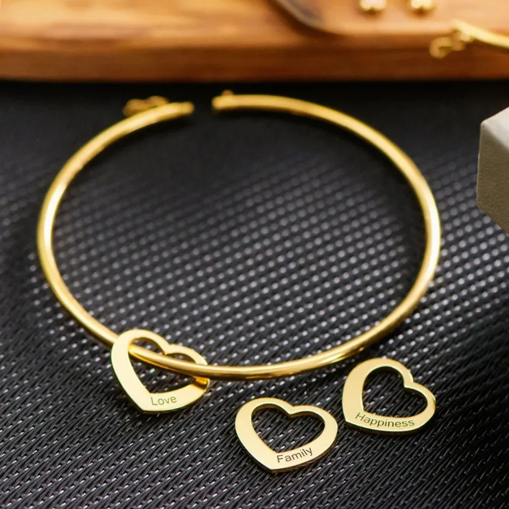 Bracelet cœur personnalisable gravure prénom — vue 5 — Gemzara