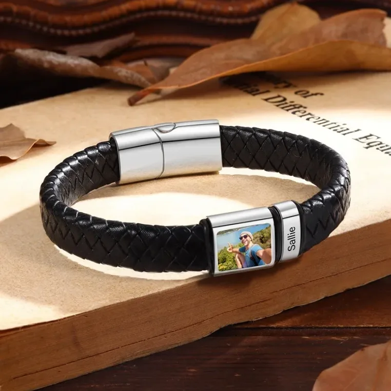 Bracelet cuir personnalisable photo + prénom — vue 4 — Gemzara