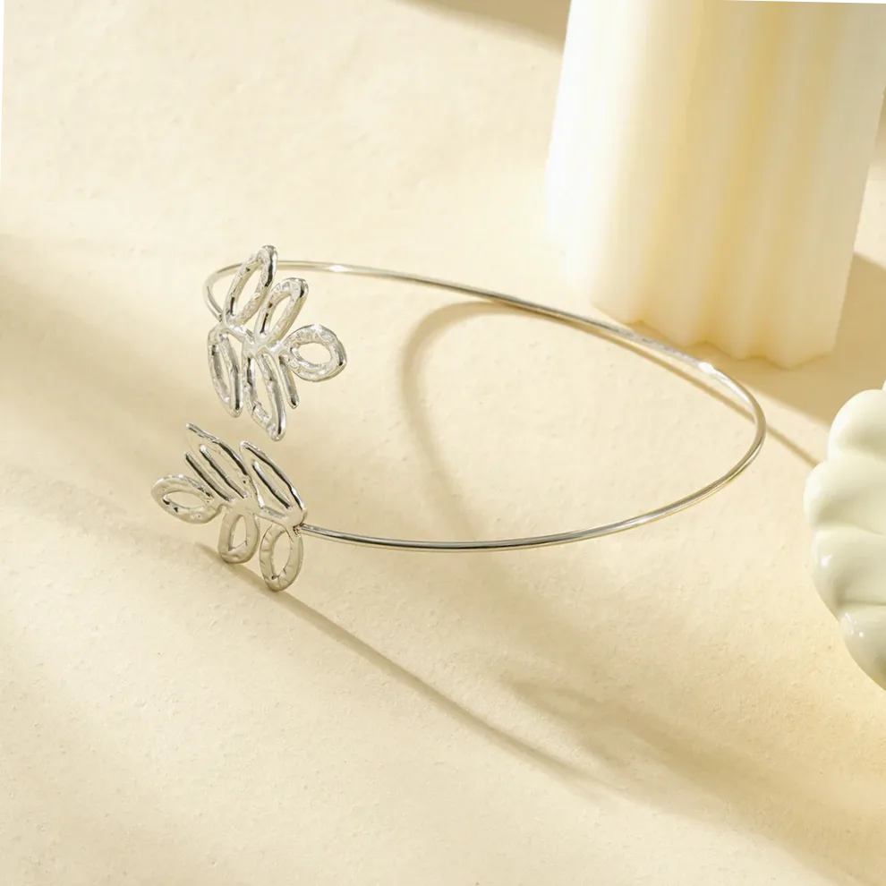 Open arm cuff bracelet hammered double leaf — gift packaging presentation
