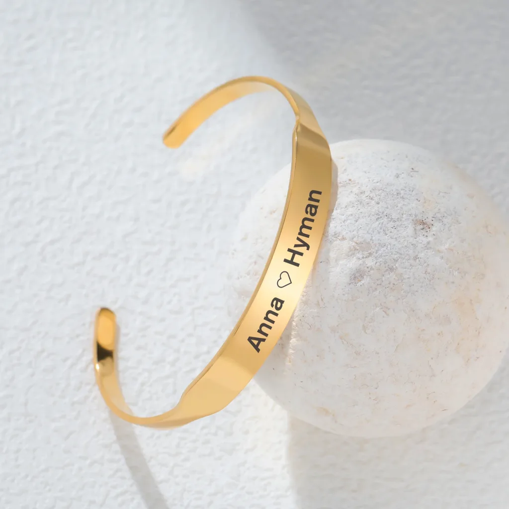 Bracelet en acier gravable avec prénom ou texte — vue 2 — Gemzara