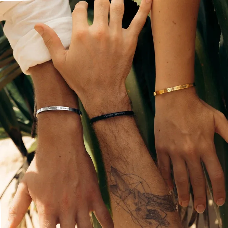 Bracelet en acier gravé au prénom ou texte — vue 2 — Gemzara
