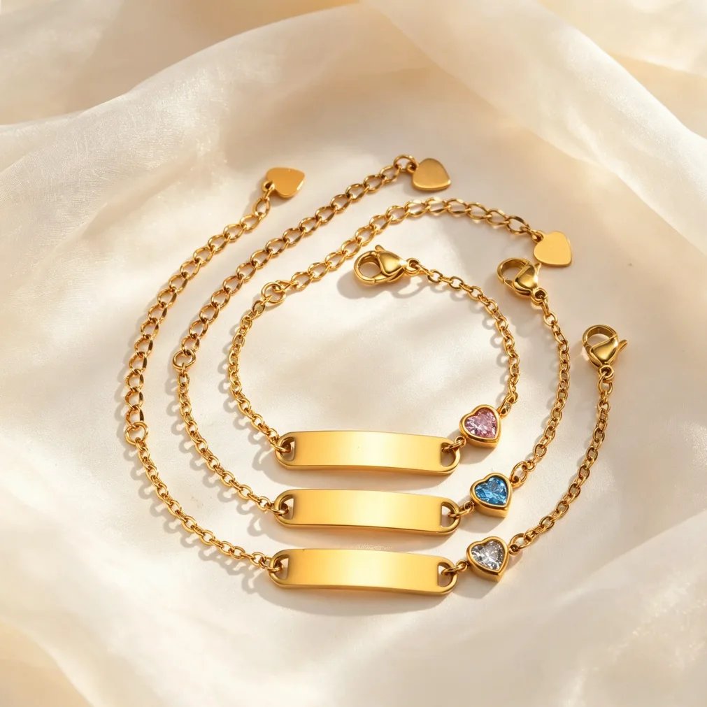Bracelet enfant acier gravable prénom cœur zircon — vue 4 — Gemzara