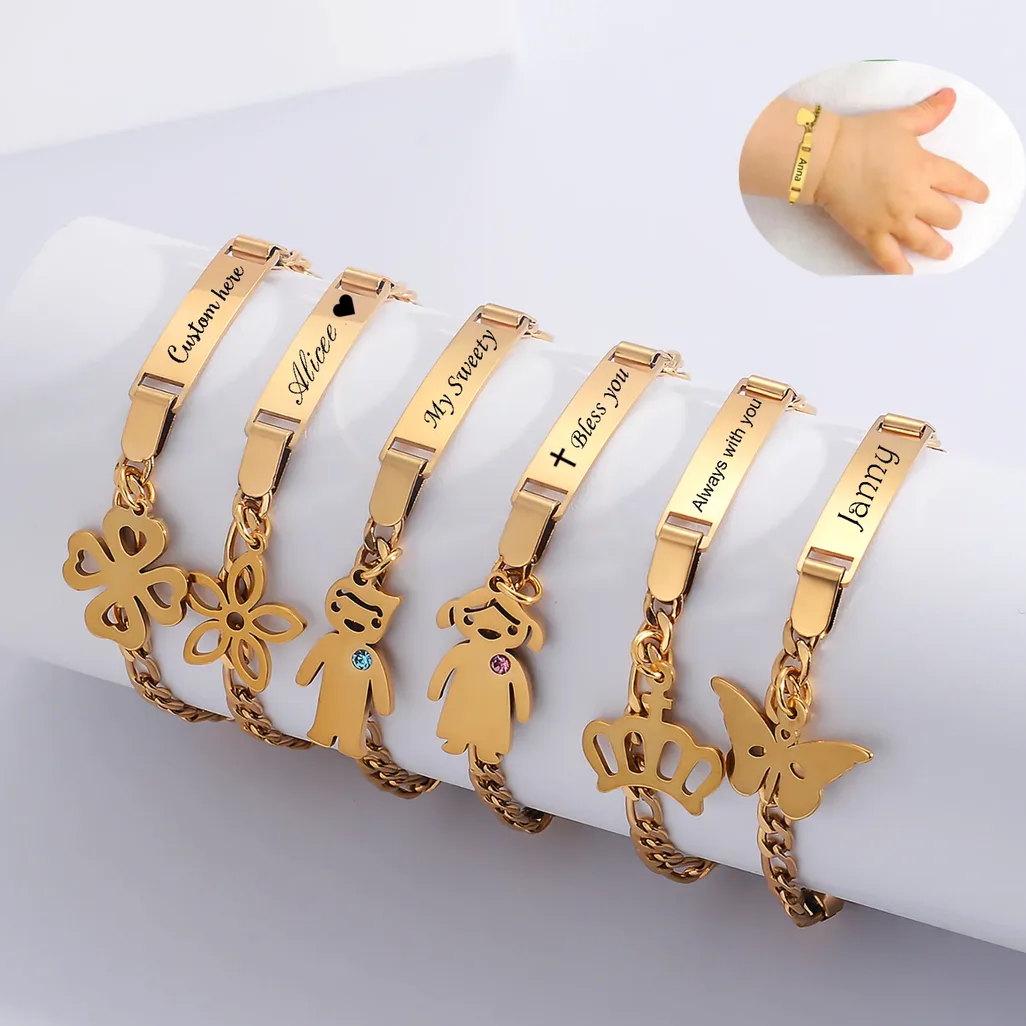 Bracelet enfant personnalisable gravure prénom papillon — Gemzara