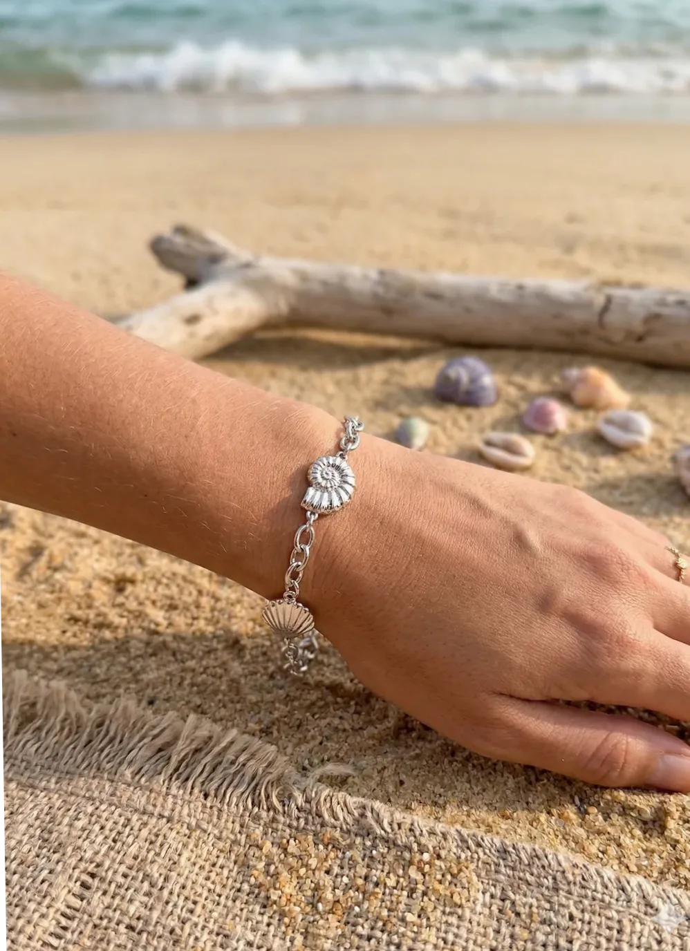 Pulseira corrente dourada pingentes marinhos modernos usado no pulso