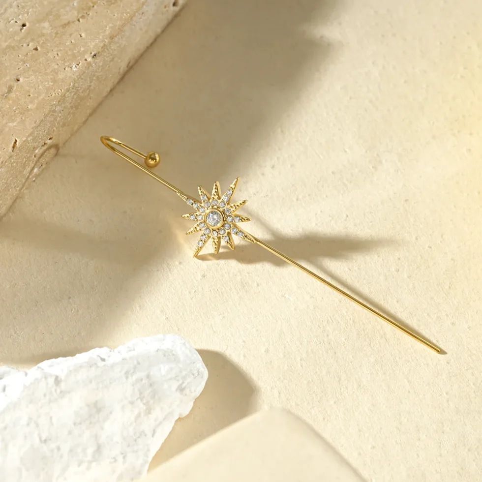 Bijou d'oreille étoile sertie de strass — présentation et emballage cadeau