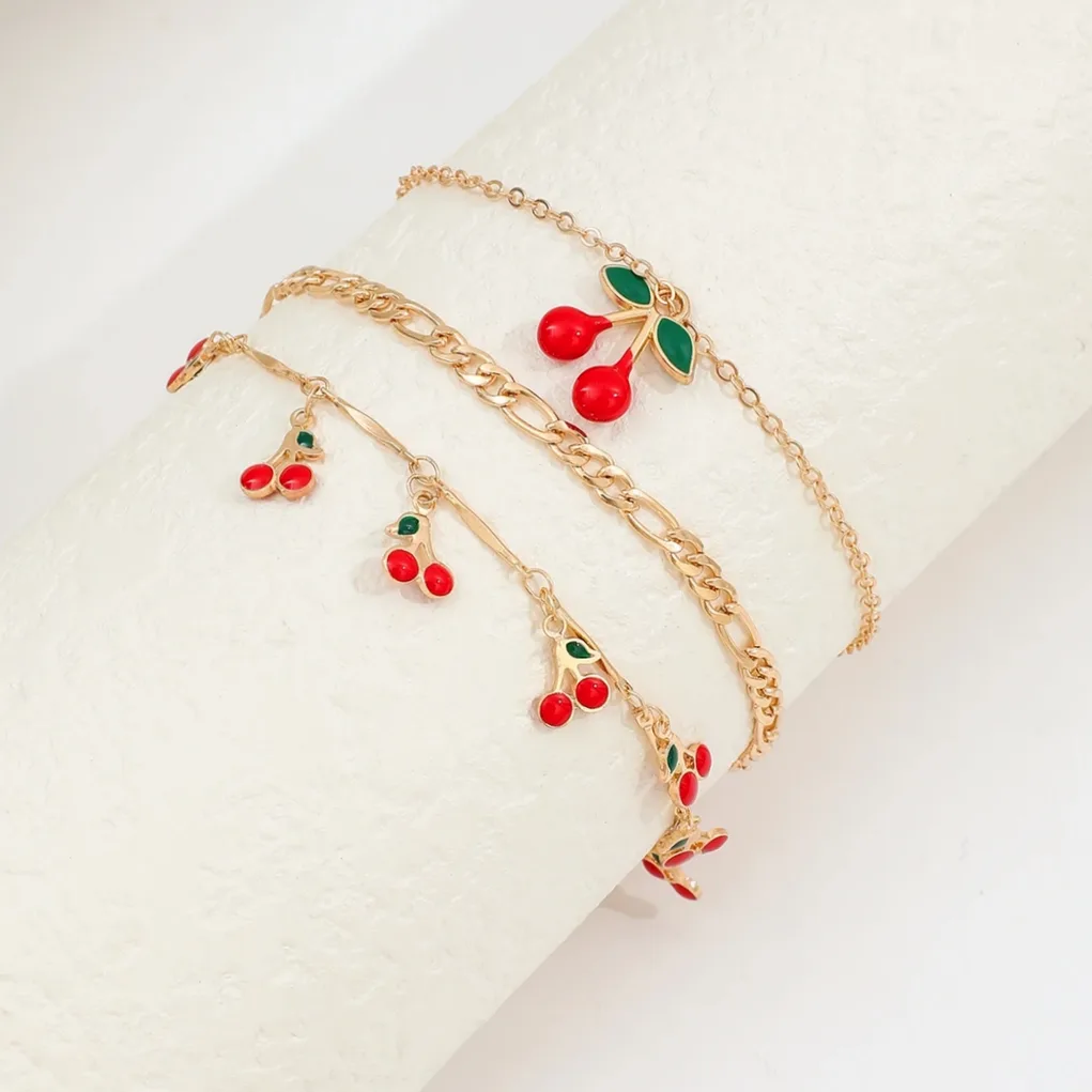 Détail de la matière et finition — Bracelets de cheville en perles de riz pour femmes, pendentif cerise