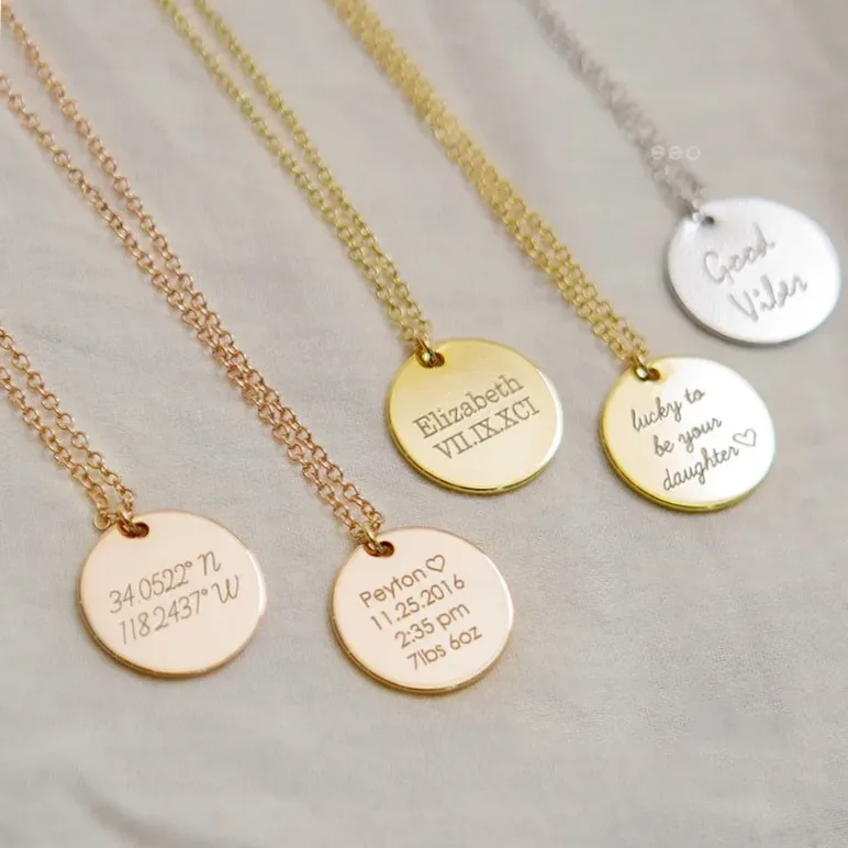 Collier acier gravable prénom – disque personnalisable — vue 3 — Gemzara