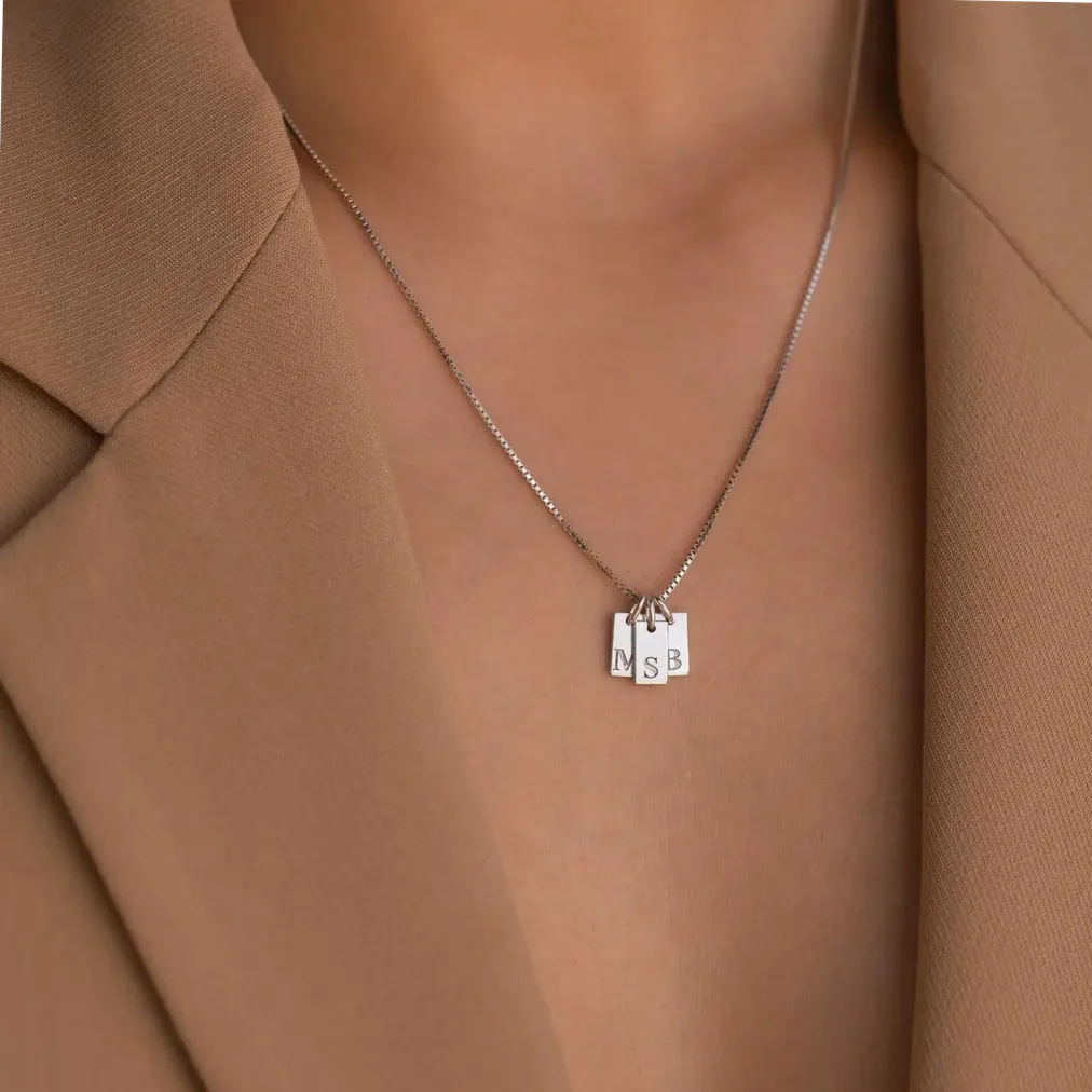 Collier acier gravé lettre initiale personnalisable — vue 3 — Gemzara