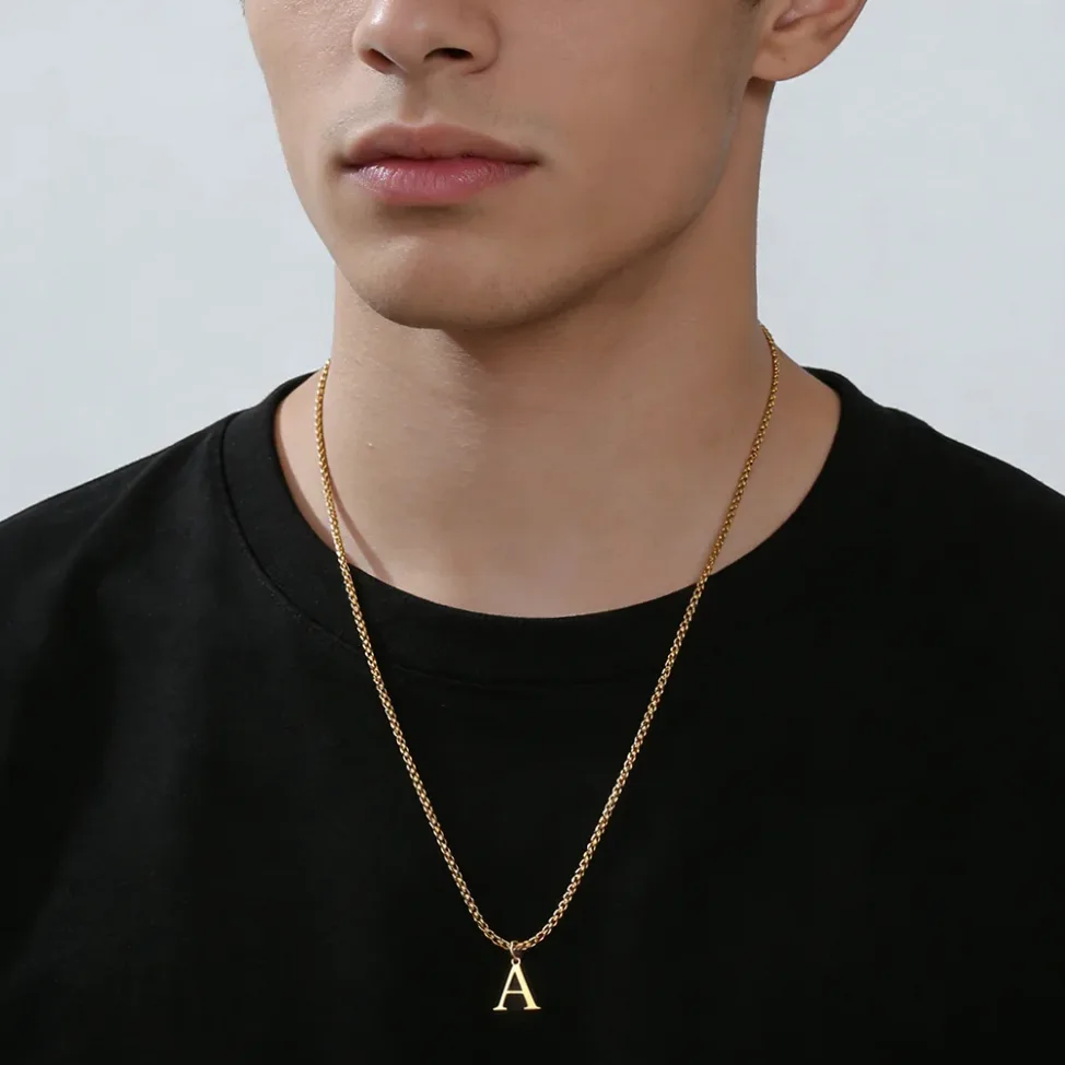 Collier acier inoxydable personnalisable avec initiale — vue 2 — Gemzara