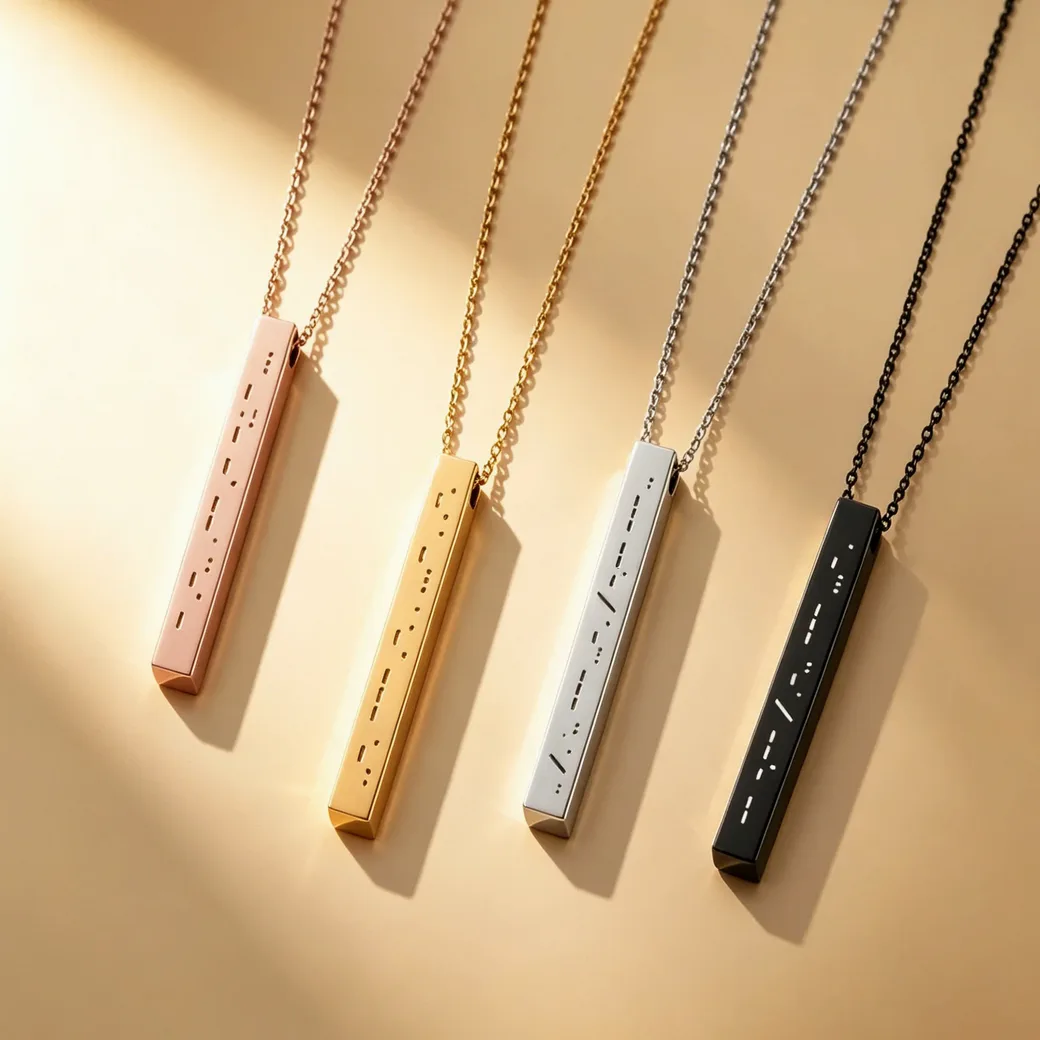 Collier barre 3D gravable avec prénom, date ou coordonnées — vue 2 — Gemzara
