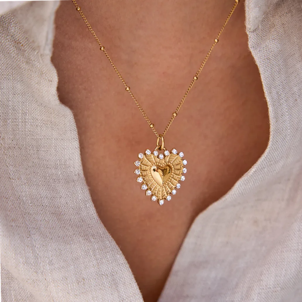 Uworld – Halskette mit Herzanhänger für Damen, elegante Choker aus rostfreiem Stahl, Schmuck, wasserdicht, perfektes Geschenk