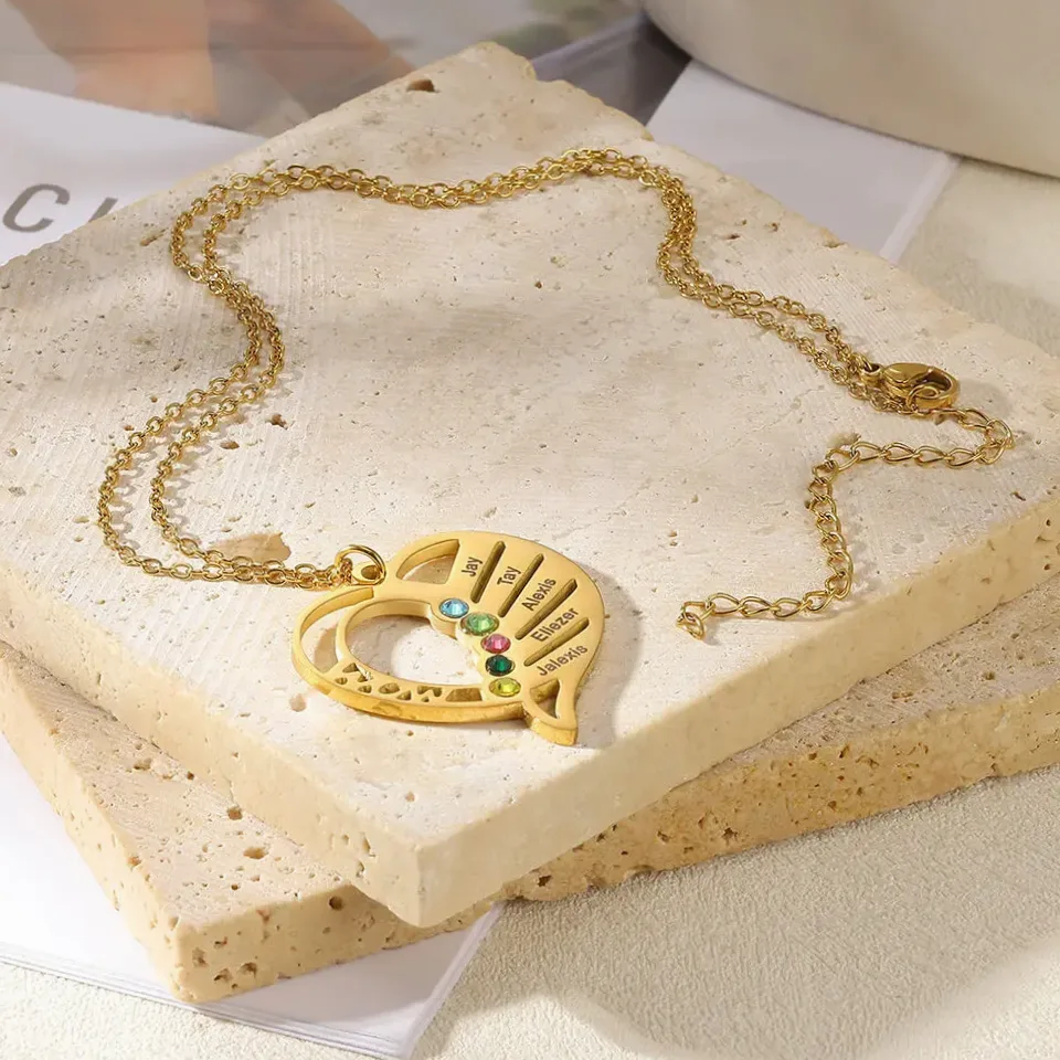 Collier cœur en acier gravable au nom de famille — vue 4 — Gemzara