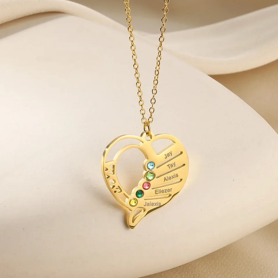 Collier cœur en acier gravable au nom de famille — Gemzara