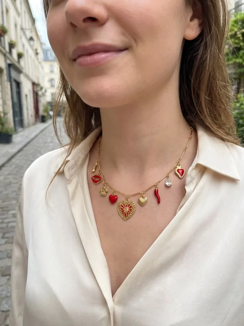 Collar dorado eslabones bambú charms corazones y labios, 40 cm + extensión de 4 cm — Gemzara