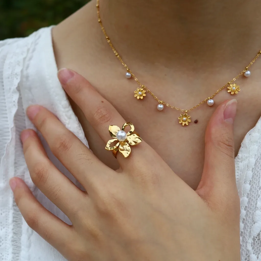 Détail de la matière et finition — WILD & FREE Perle charme dame collier en acier inoxydable Vintage