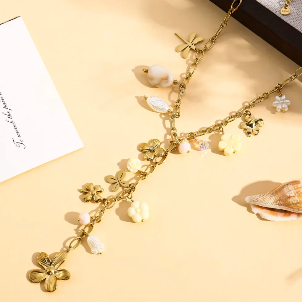 Colar dourado Y charms flores pedras e pérolas — apresentação e embalagem de presente