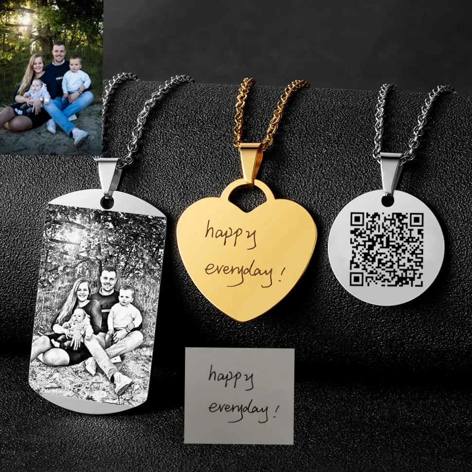 Detalj materijala i završne obrade — Personalizirani Foto Privezak za Žene - Srcasti Medaljon od