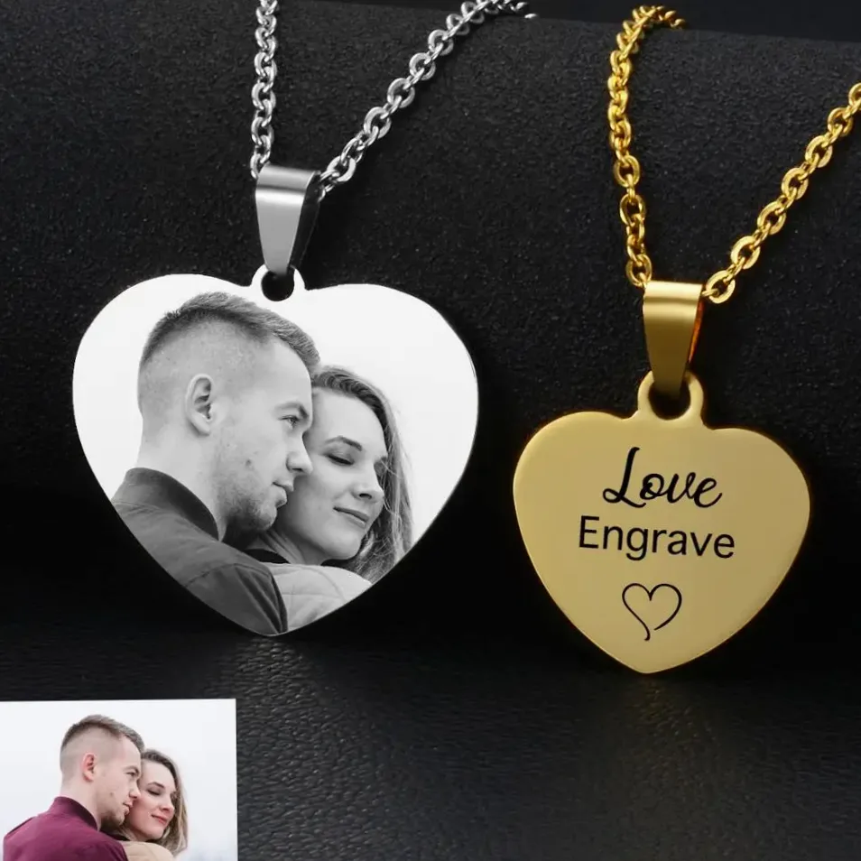 Personalizirani Foto Privezak za Žene - Srcasti Medaljon od Nehrđajućeg Čelika s Gravurom — Gemzara