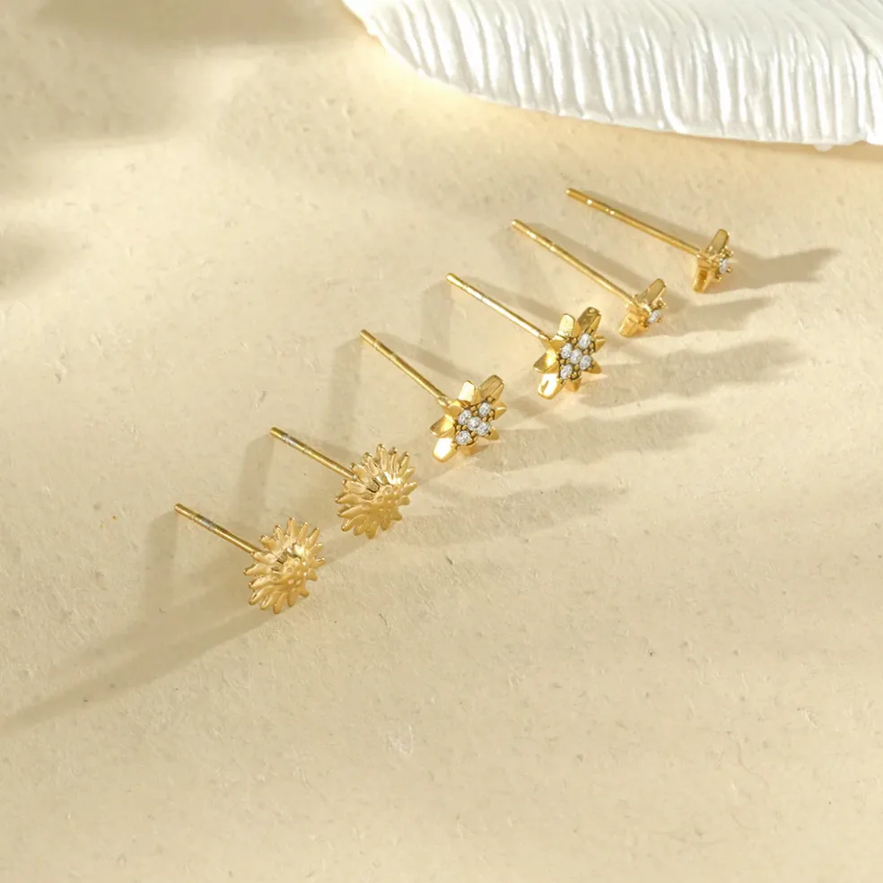 Lot de 3 paires de boucles d'oreilles puces étoiles et soleils — présentation et emballage cadeau